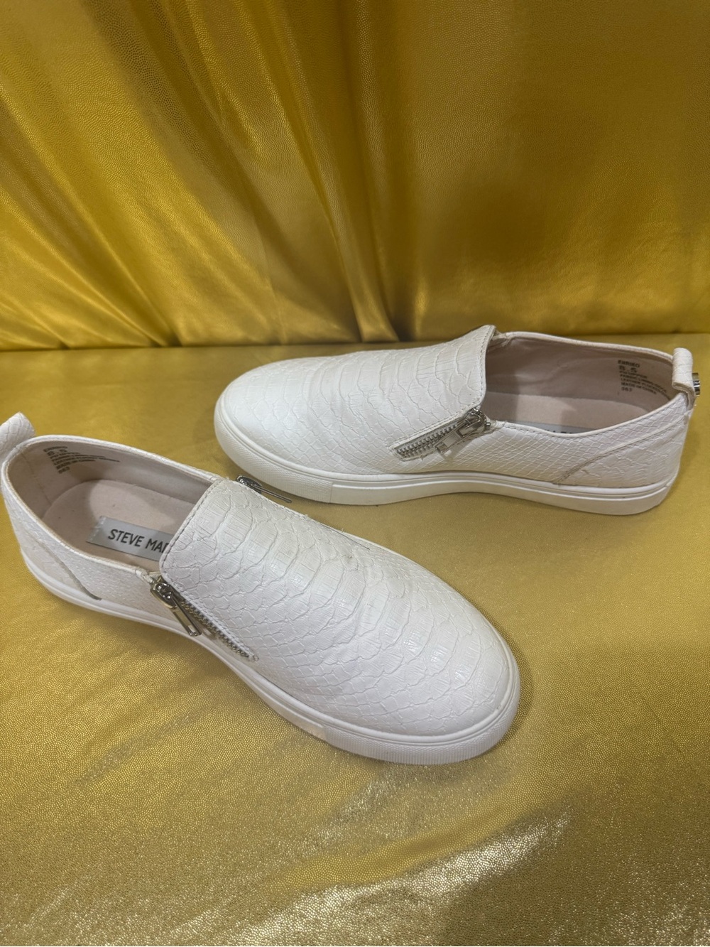✨ Steve Madden "Enriko" White Textured Slip-On Sneakers - Size 8.5 ✨